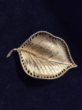 Vintage BSK Gold Leaf Brooch - Textured Leaf Pin